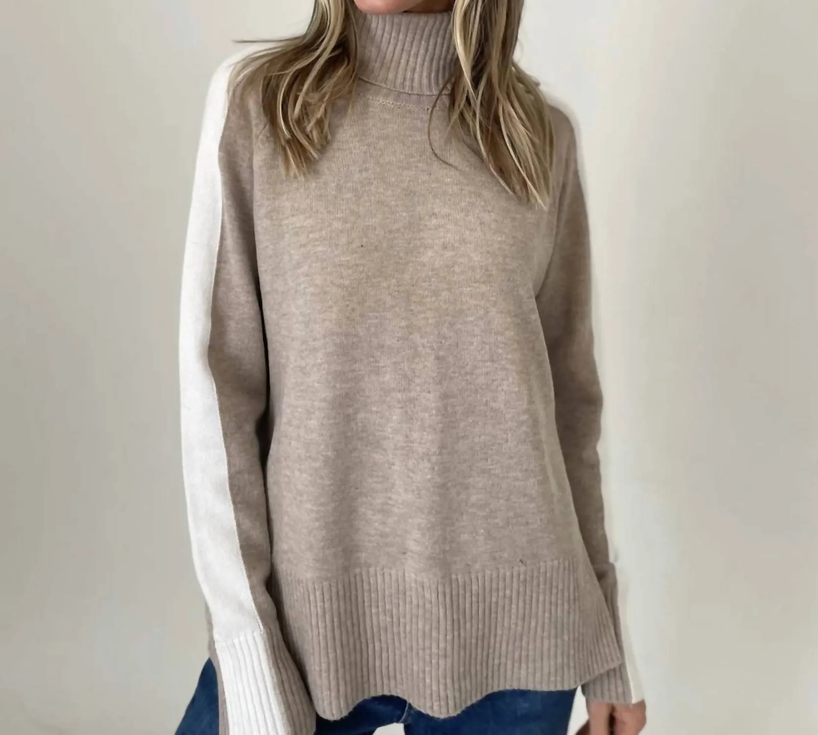Ali Turtleneck Sweater In Latte/white
