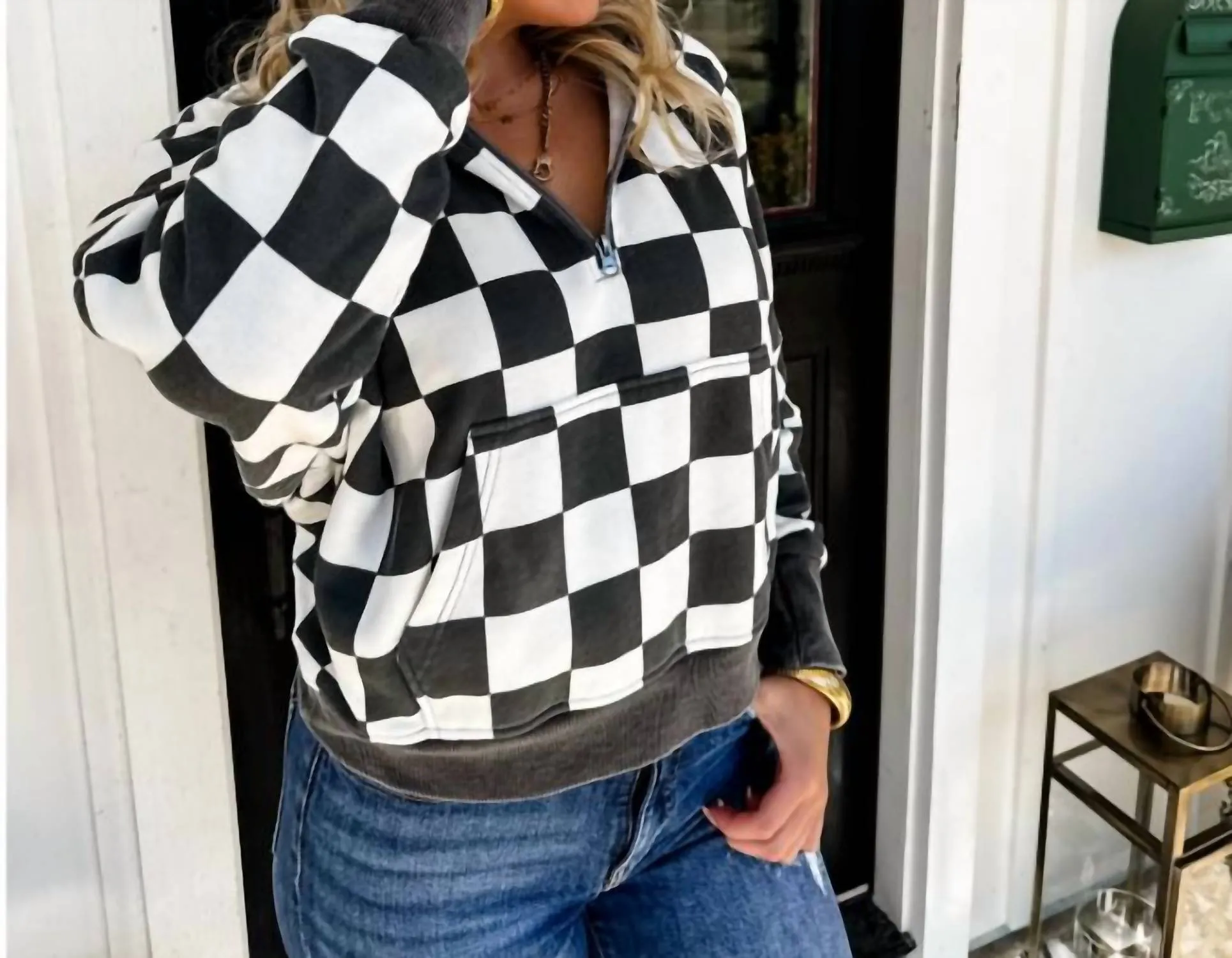 Checkmate Easy Does It Pullover In Black