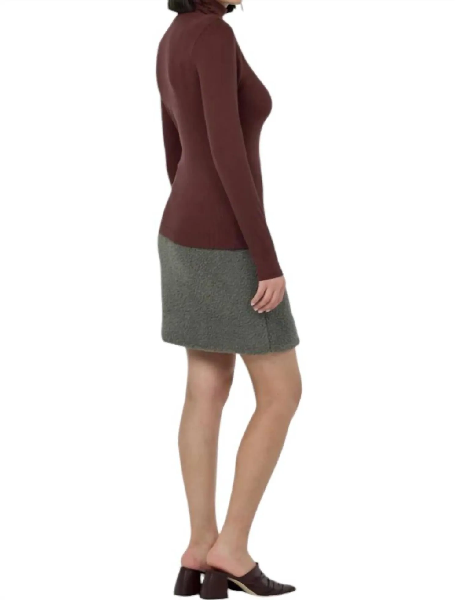 Cinthya Turtle Neck Top In Truffle