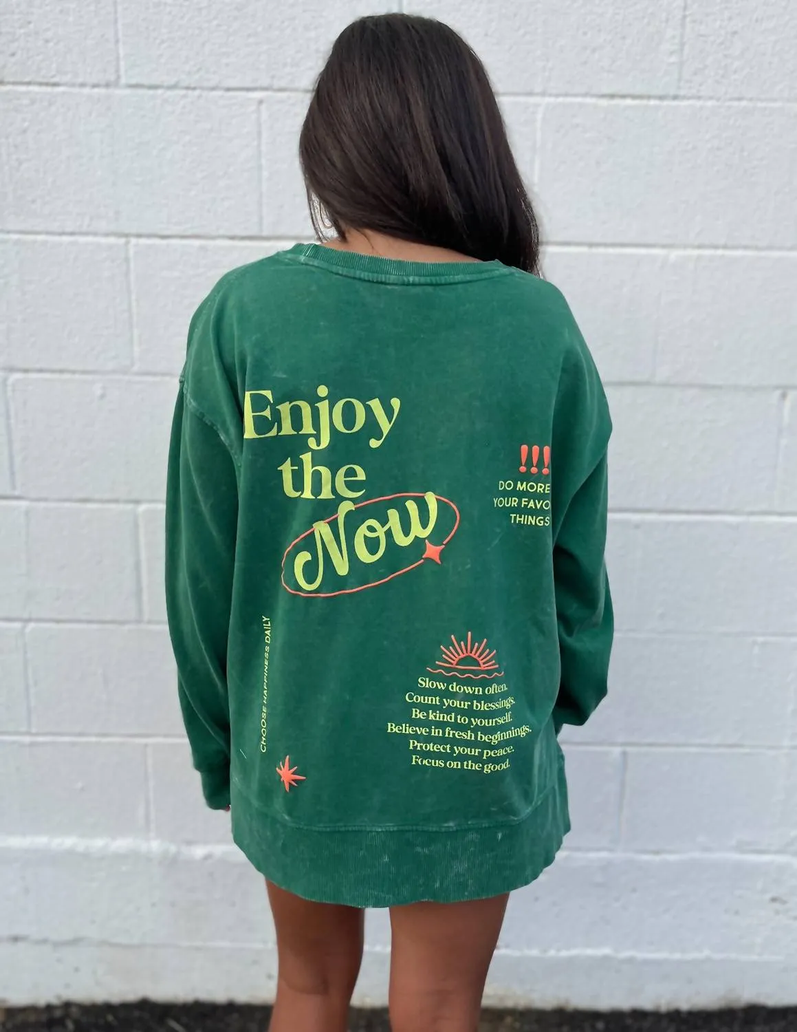 Enjoy The Now Mineral Wash Pullover In Forest Green