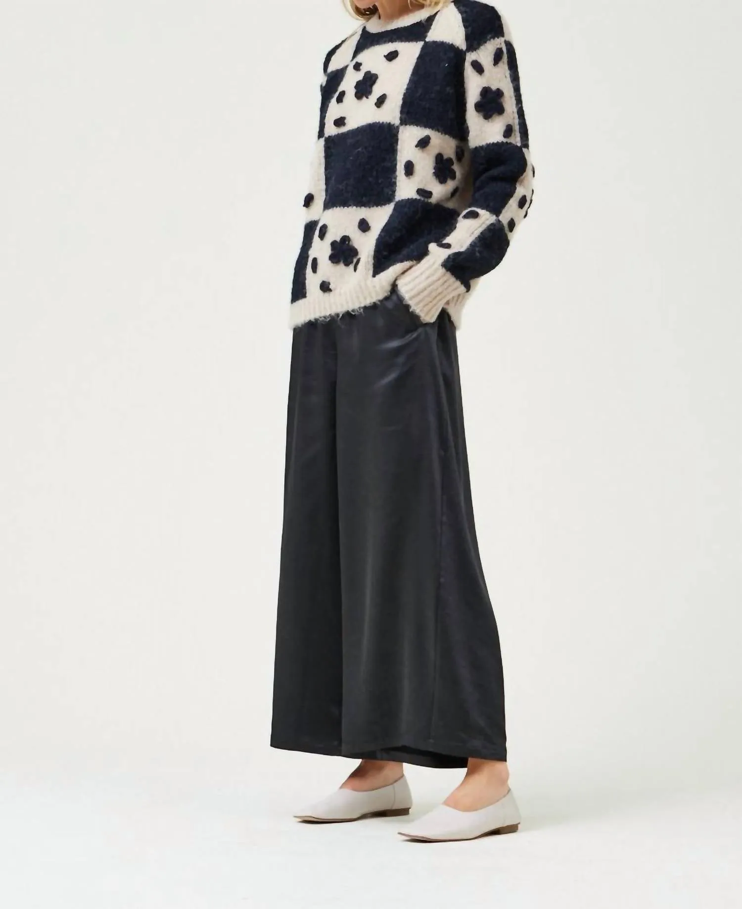 Flower Power Sweater In Ecru/ Black