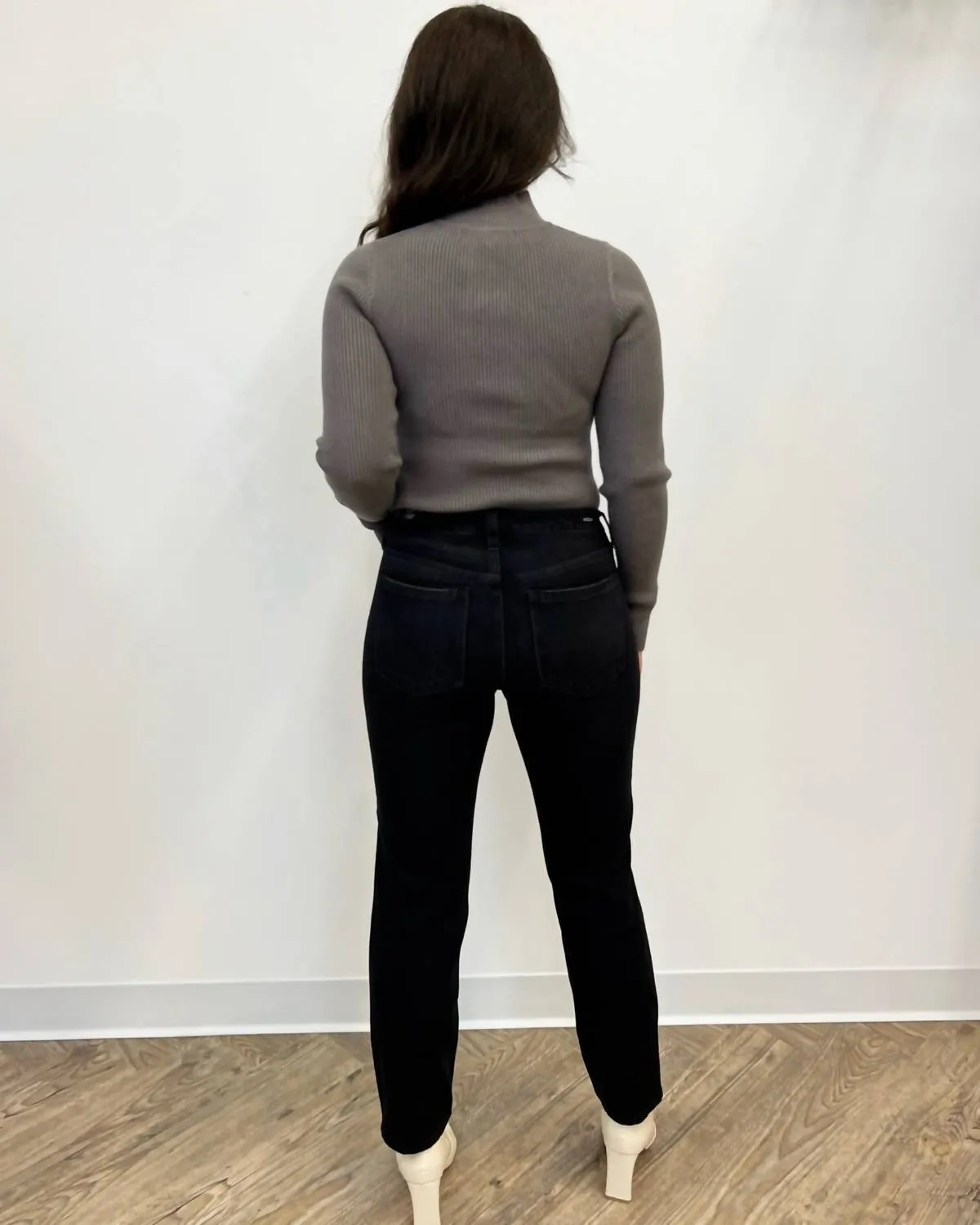 Kira Fitted Long Sleeve Sweater In Grey