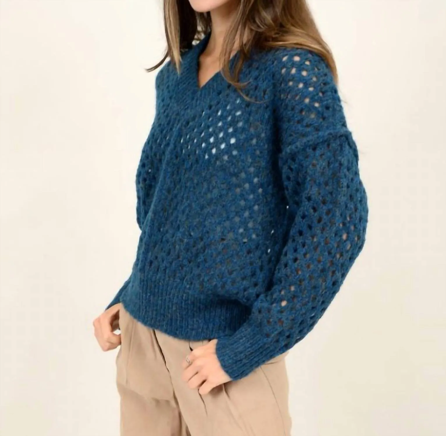 Nanumea V- Neck Pullover Swaeter In Blue