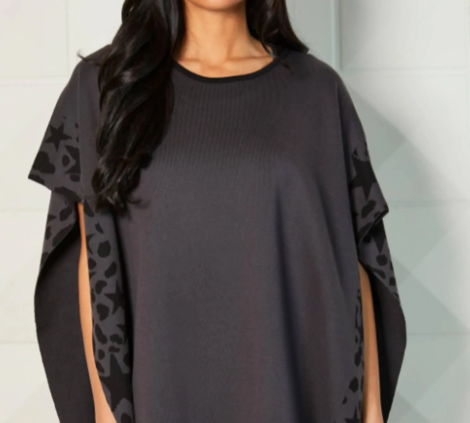 Scoop One Size Poncho In Coal