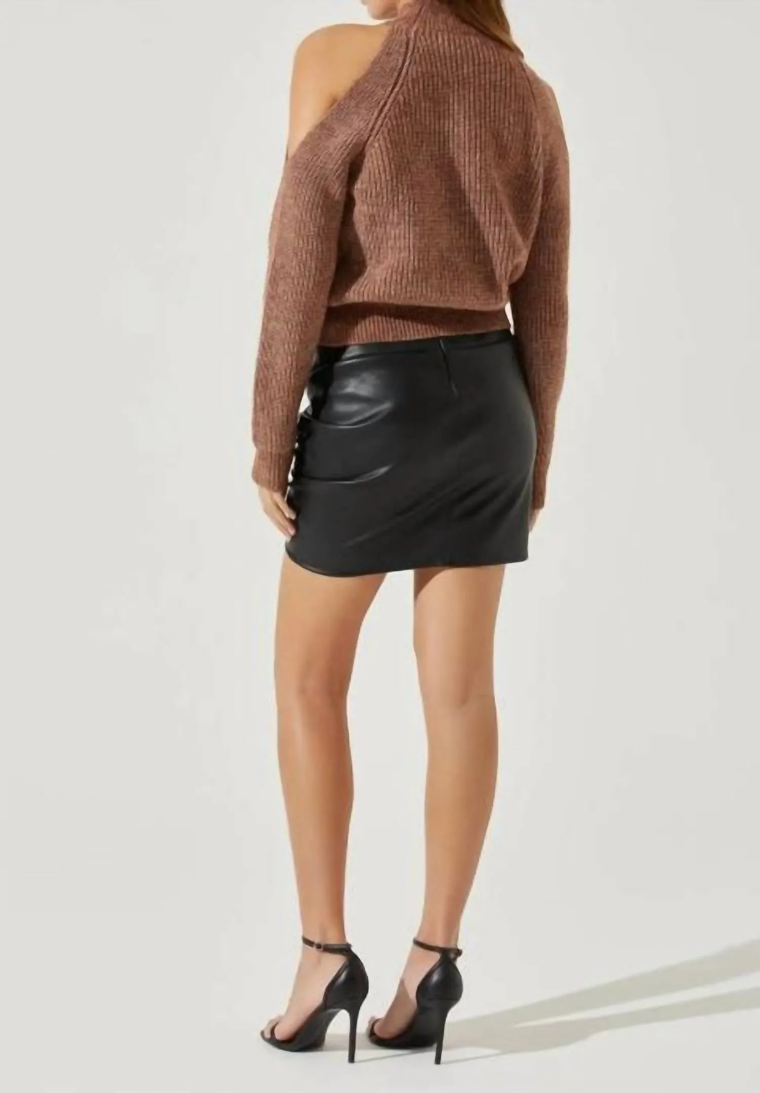 Tori Cold Shoulder Sweater In Rust Multi